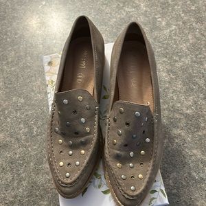 Miim khaki size 10 loafers